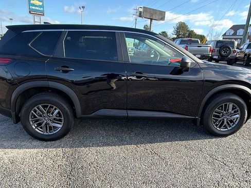 Used 2023 Nissan Rogue S image 4