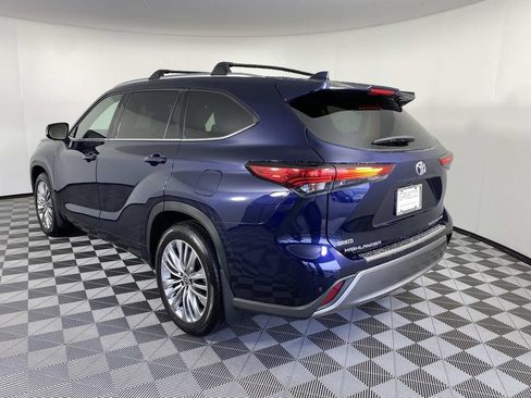 Used 2023 Toyota Highlander Platinum AWD/4WD image 6