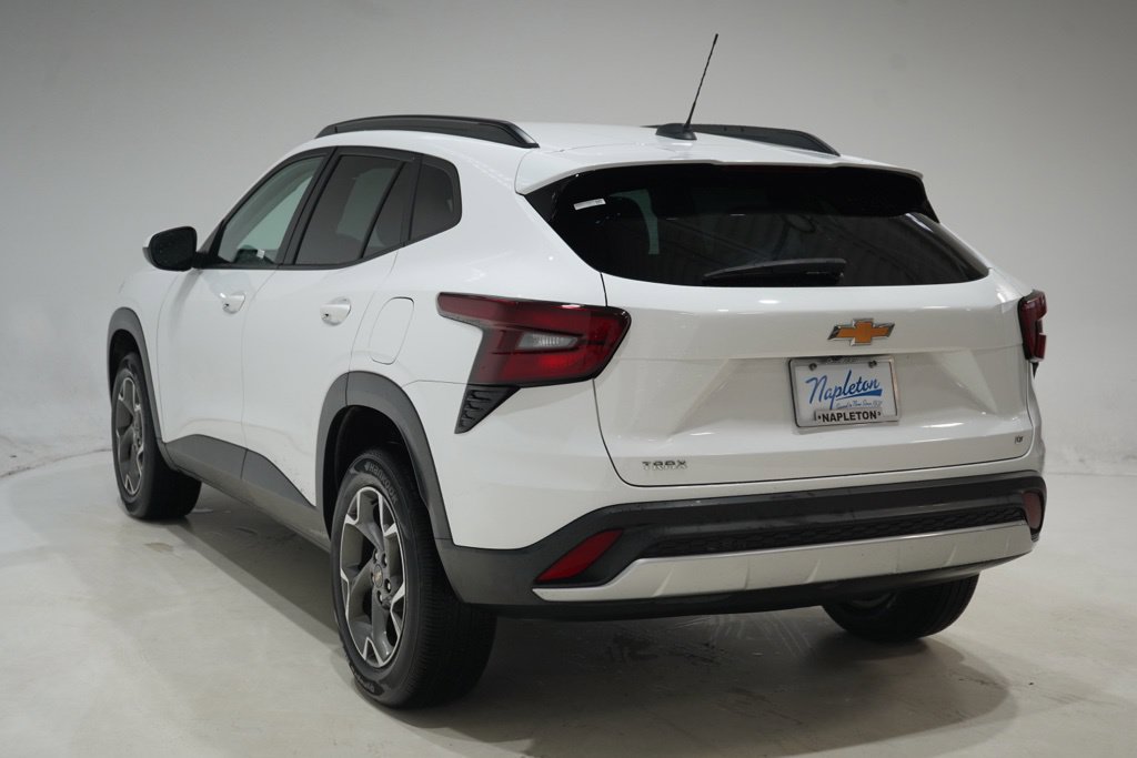 Used 2025 Chevrolet Trax LT FWD image 5