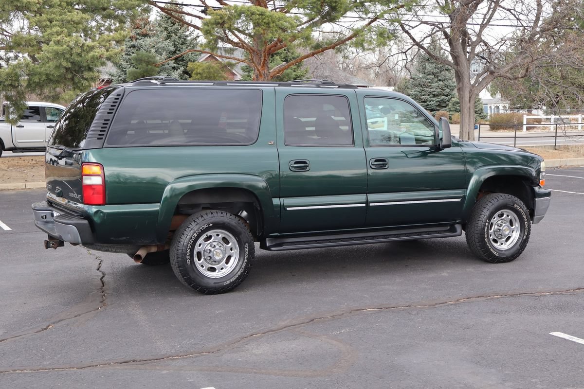 Used 2002 Chevrolet Suburban 2500 LT AWD/4WD image 4
