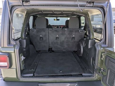 Used 2023 Jeep Wrangler Unlimited Rubicon AWD/4WD image 12