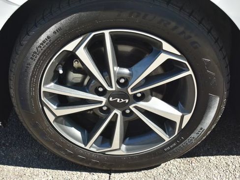 Used 2024 Kia Forte LXS FWD image 39