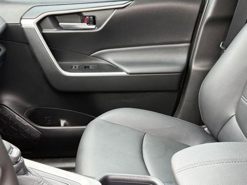 Used 2025 Toyota RAV4 XLE Premium image 12