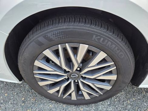 Used 2025 Nissan Altima 2.5 SV w/ SV Premium Package FWD image 25