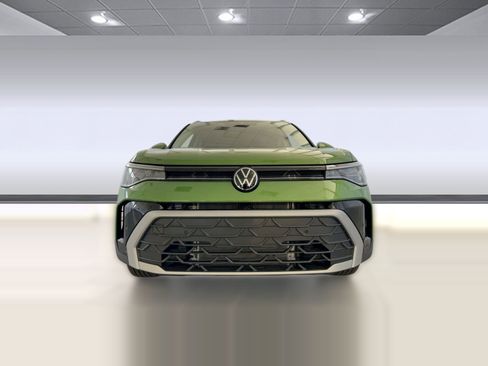 New 2026 Volkswagen Taos SE image 6