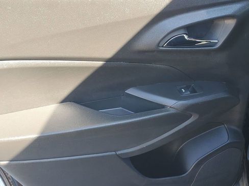 Used 2024 Chevrolet Trax LT image 40