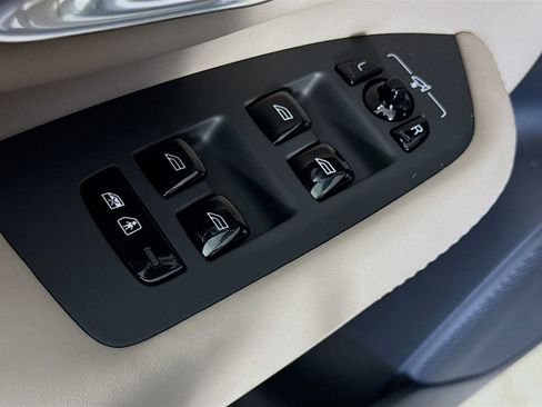 New 2026 Volvo XC90 B6 Plus w/ Protection Package Premier image 18