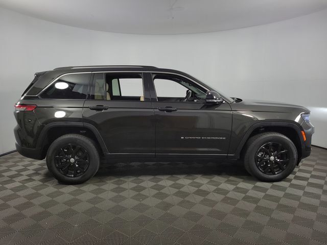 Used 2023 Jeep Grand Cherokee Limited AWD/4WD image 10