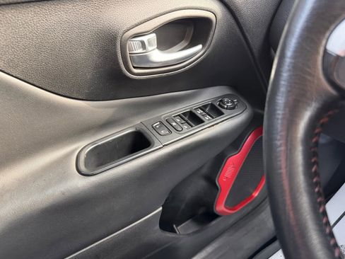 Used 2016 Jeep Renegade Trailhawk image 21