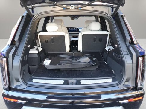 New 2026 Cadillac Vistiq Sport w/ LPO, Floor Liner Package image 18