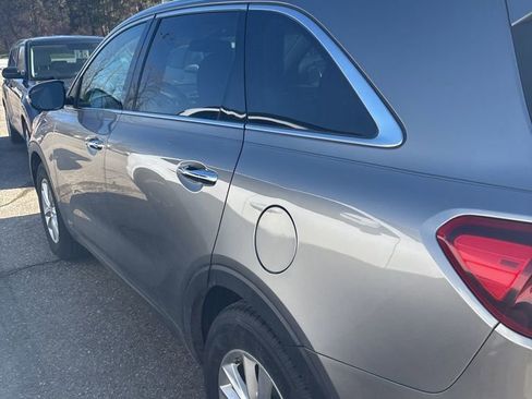 Used 2019 Kia Sorento LX image 7