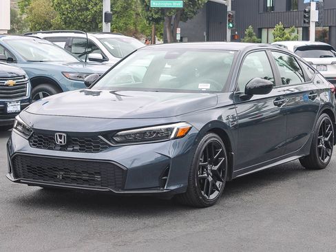 Used 2025 Honda Civic Sport image 3
