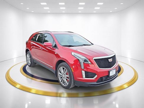 Certified 2025 Cadillac XT5 Sportv w/ LPO, Floor Liner Package AWD/4WD image 3