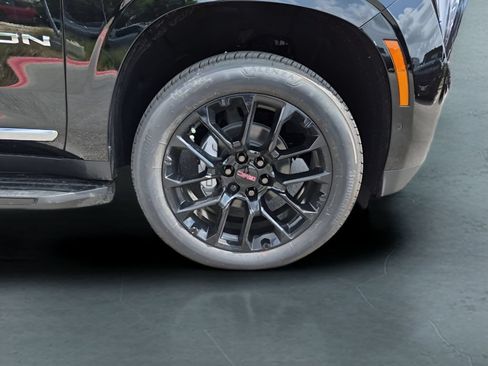 New 2026 GMC Yukon Elevation w/ Elevation Premium Package AWD/4WD image 13