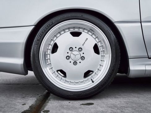 Used 2002 Mercedes-Benz SL 500 w/ SL2 Option Pkg image 19