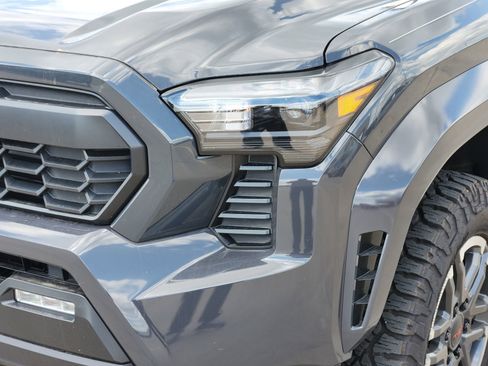 Used 2025 Toyota Tacoma TRD Sport AWD/4WD image 11