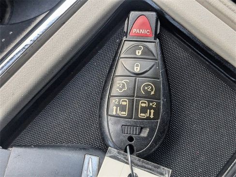 Used 2016 Chrysler Town & Country Touring w/ Driver Convenience Group image 30