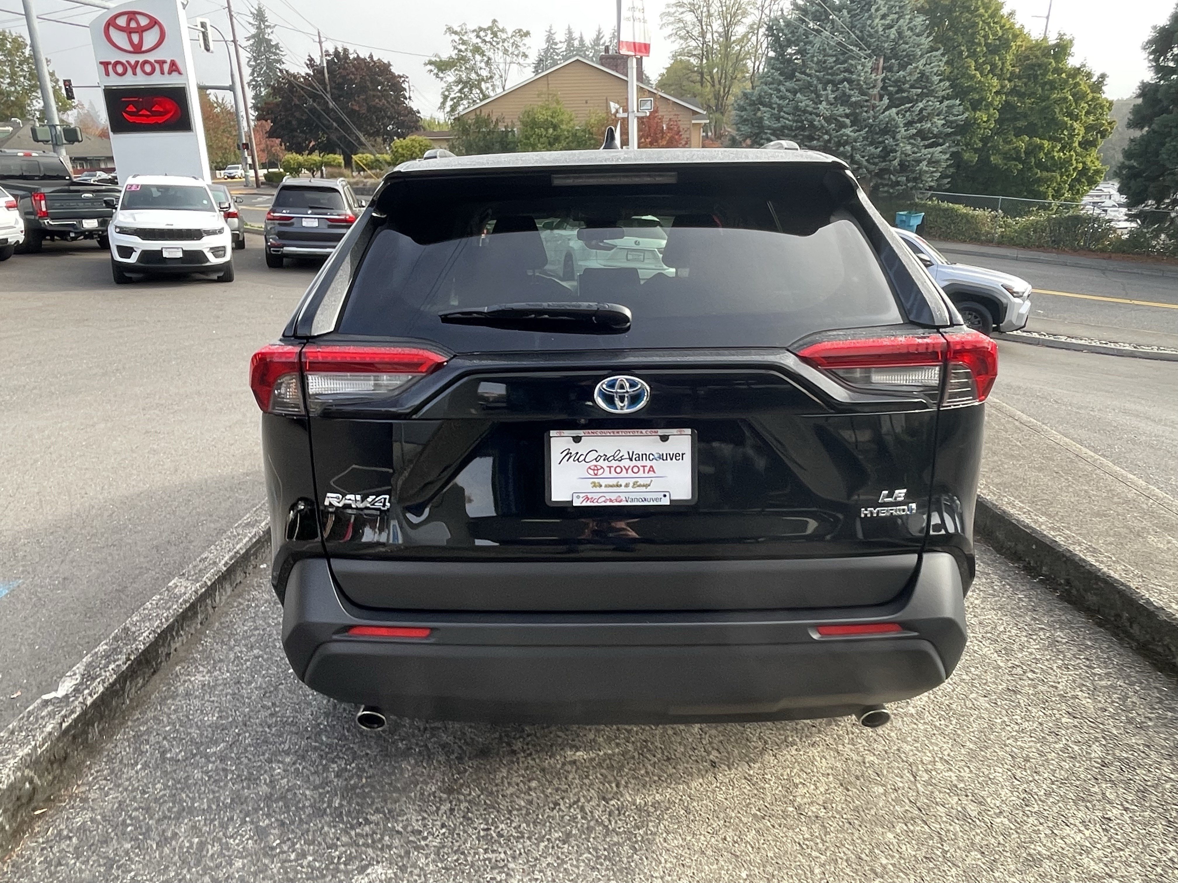 Certified 2023 Toyota RAV4 LE AWD/4WD image 6