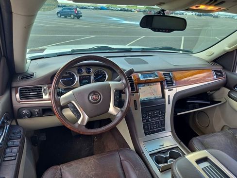 Used 2014 Cadillac Escalade Platinum AWD/4WD image 8
