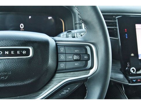 Used 2024 Jeep Wagoneer Series II AWD/4WD image 25