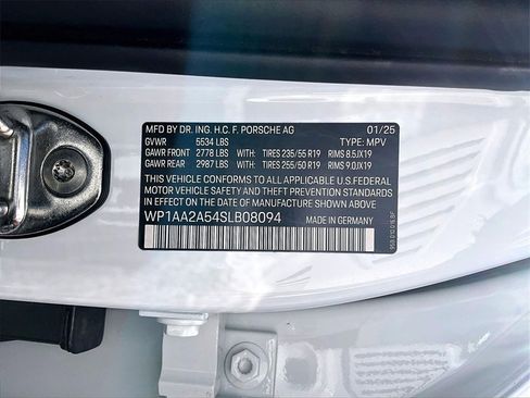 Certified 2025 Porsche Macan image 26