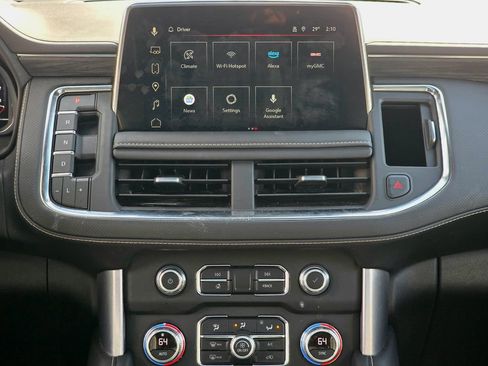 Used 2023 GMC Yukon SLT w/ SLT Premium Package image 18