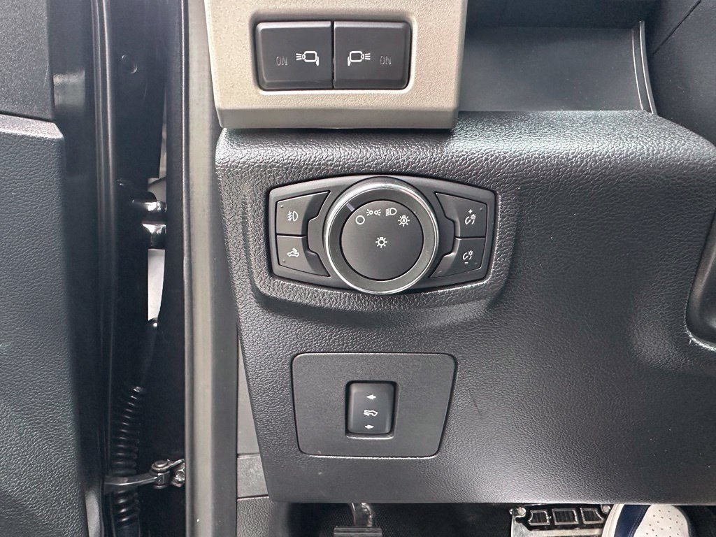 Used 2015 Ford F150 Lariat w/ Equipment Group 502A Luxury AWD/4WD image 17