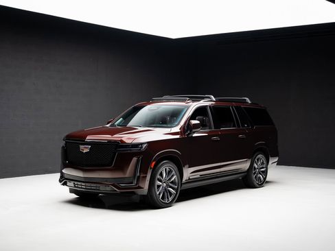 Used 2023 Cadillac Escalade ESV Sport Platinum w/ Heavy-Duty Trailer Package image 4