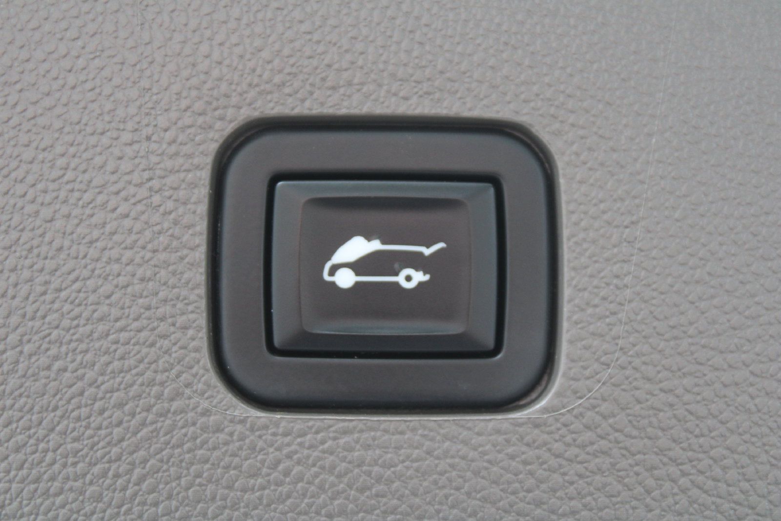Used 2020 Chevrolet Traverse LT FWD image 11