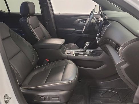 Used 2023 Chevrolet Traverse Premier image 28