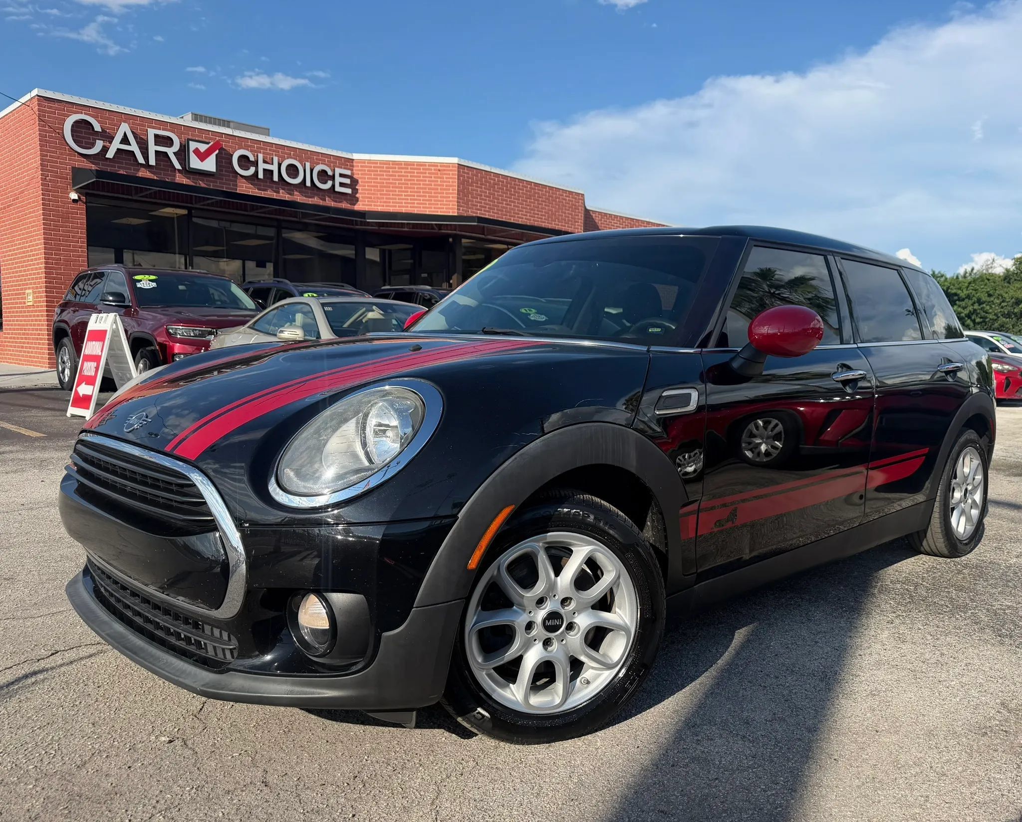 Used 2019 MINI Cooper Clubman FWD image 1