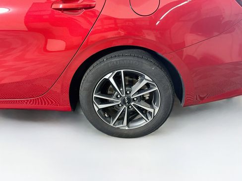 Used 2024 Kia Forte LXS FWD image 11