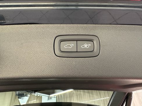Used 2025 Volvo XC90 T8 Plus w/ Protection Package Premier AWD/4WD image 9