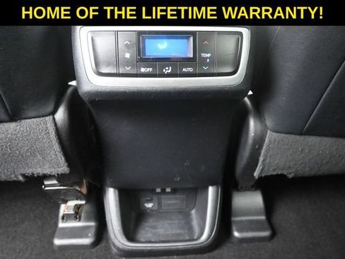 Used 2017 Toyota Highlander SE AWD/4WD image 28