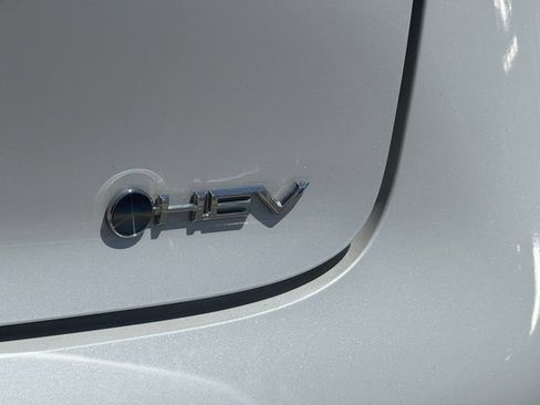 Used 2025 Toyota Prius LE FWD image 9