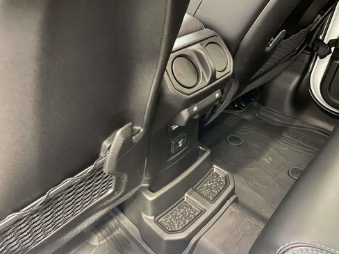 Used 2024 Jeep Wrangler High Altitude image 18