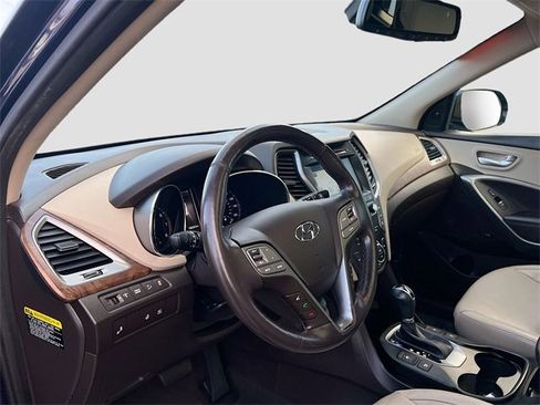 Used 2018 Hyundai Santa Fe SE image 9
