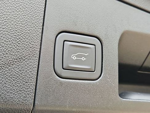 Certified 2025 Cadillac XT4 Premium Luxury image 29