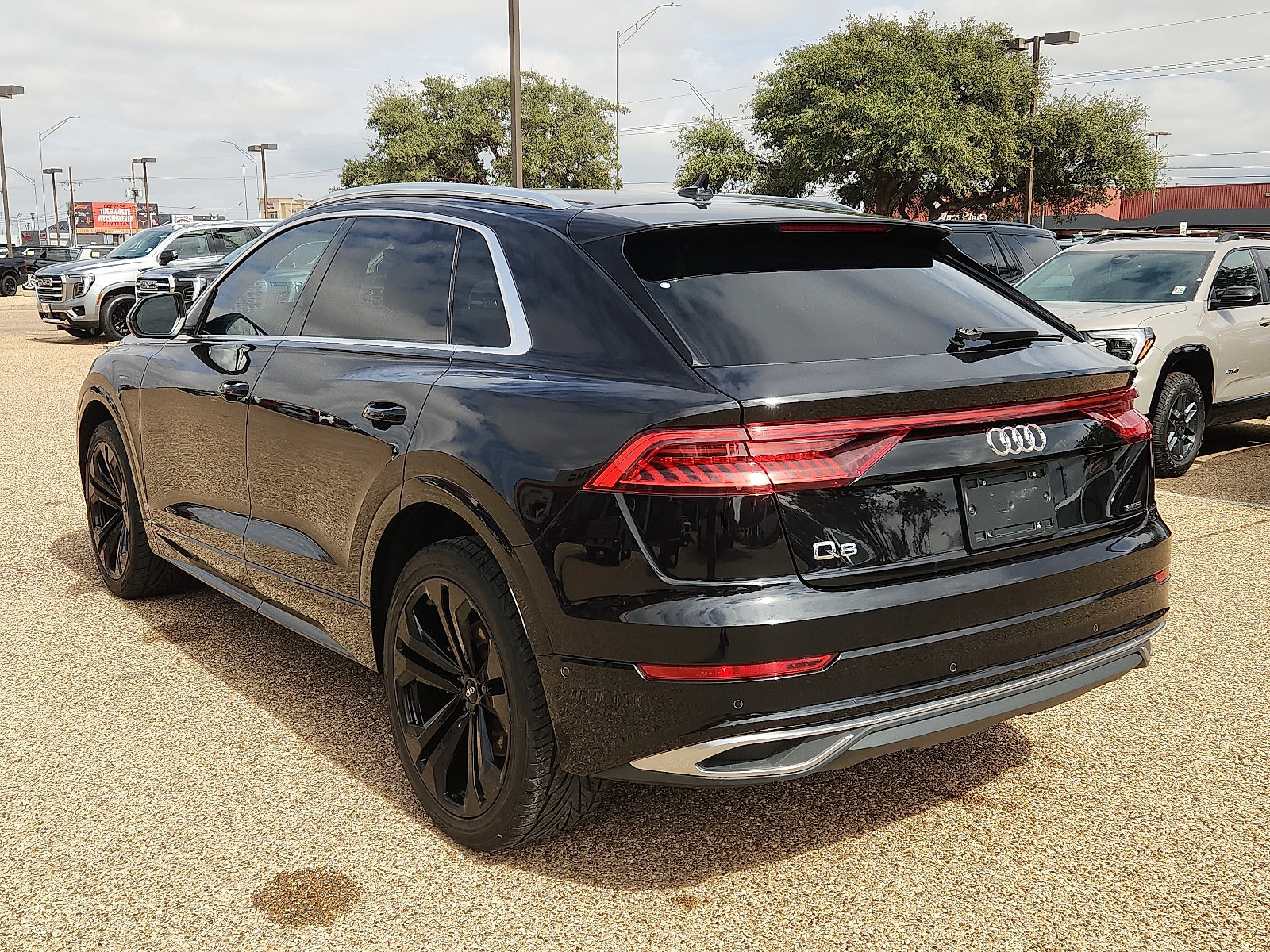 Used 2019 Audi Q8 Premium Plus w/ Premium Plus AWD/4WD image 3