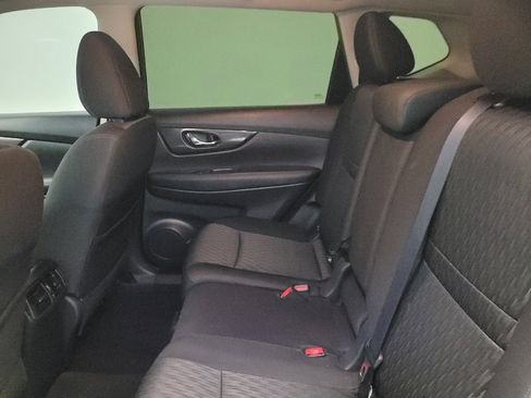 Used 2018 Nissan Rogue SV w/ Premium Package FWD image 18