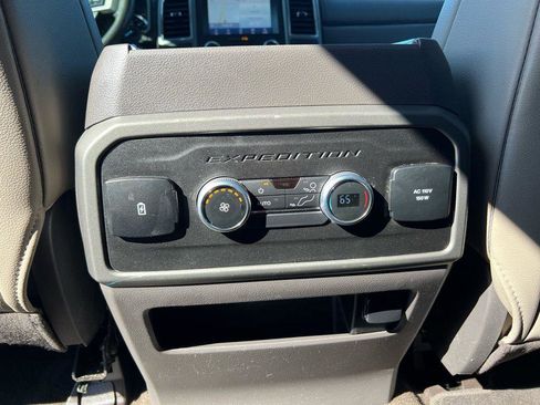 Used 2021 Ford Expedition XLT image 26