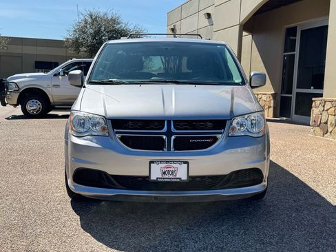 Used 2016 Dodge Grand Caravan SXT w/ Rear Park Assist Package image 5