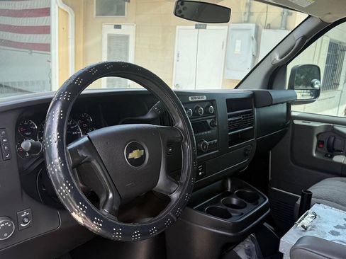 Used 2014 Chevrolet Express 2500 RWD image 18