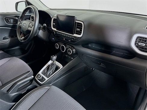 Used 2022 Hyundai Venue Limited image 27