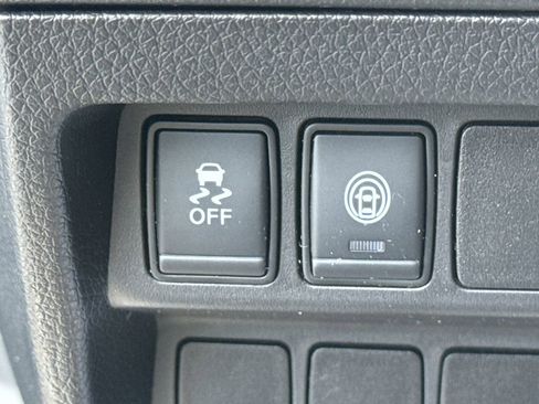 Certified 2019 Nissan Rogue Sport SV FWD image 38