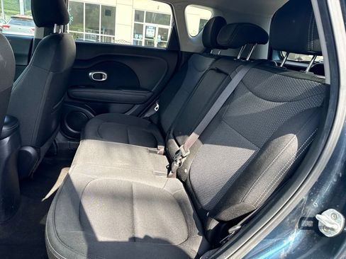 Used 2018 Kia Soul + FWD image 11