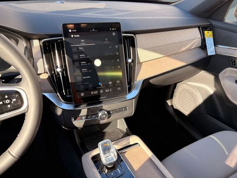 New 2026 Volvo XC90 T8 Plus image 24