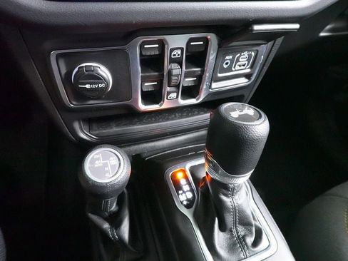 Used 2025 Jeep Wrangler Sahara 4xe image 15