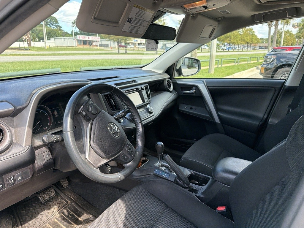 Used 2017 Toyota RAV4 XLE FWD image 16