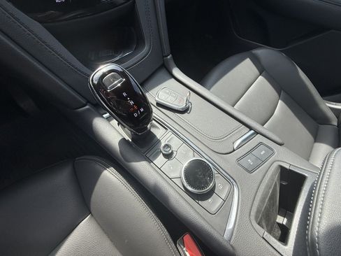 Used 2025 Cadillac XT6 Luxury w/ LPO, Floor Liner Package AWD/4WD image 16